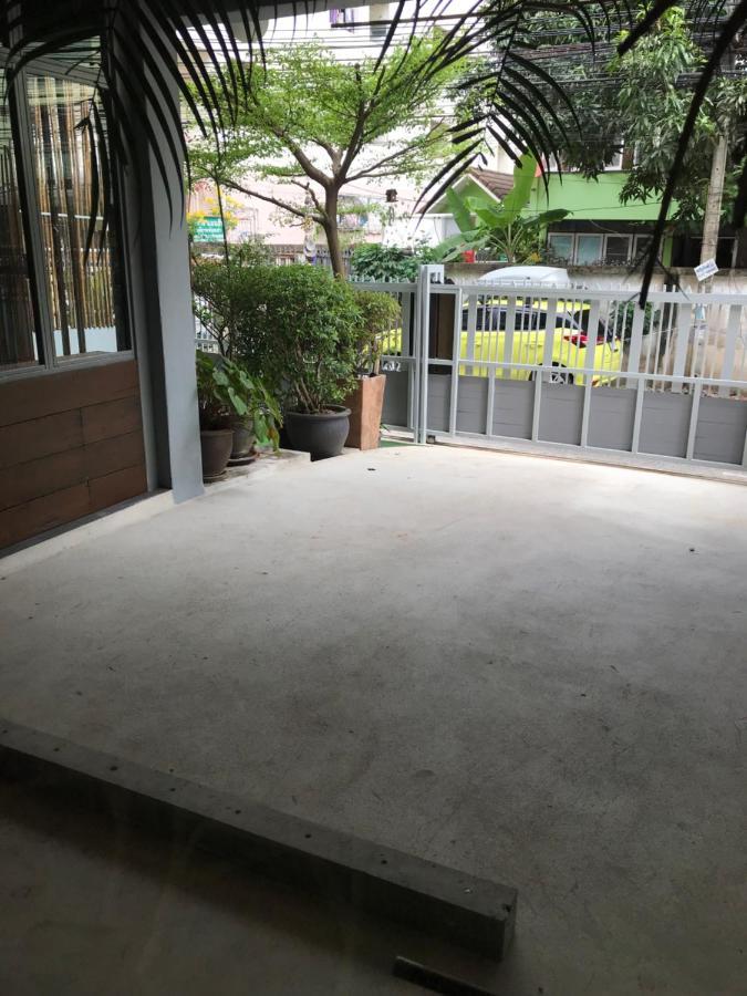Nesuto Hostel Ramkamhaeng 52 Bangkok Esterno foto